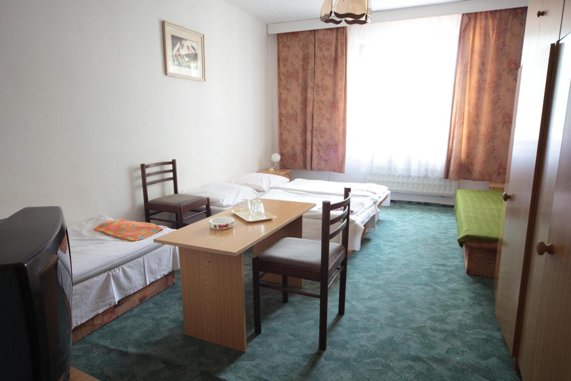 Hotel Puk Topoľčany 외부 사진